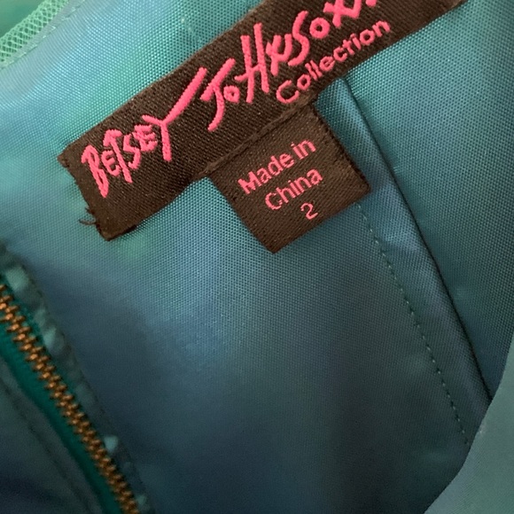 Strapless tulle party dress. Worn once for a grade 8 graduation - Picture 4 of 6